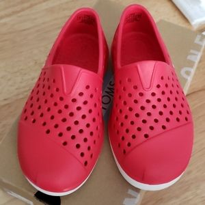 Rubber TOMS Romper Eva girl/boy slip-on like new